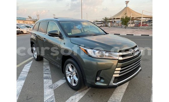 Buy Import Toyota Highlander Green Car in Import - Dubai in Maseru Buy Import Toyota Highlander Green Car in Import - Dubai in Maseru
