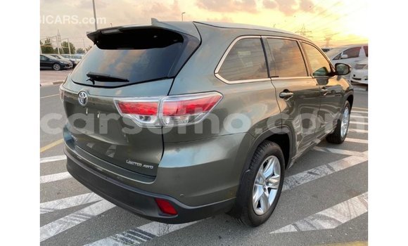Buy Import Toyota Highlander Green Car in Import - Dubai in Maseru Buy Import Toyota Highlander Green Car in Import - Dubai in Maseru