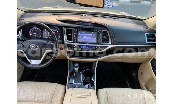Buy Import Toyota Highlander Green Car in Import - Dubai in Maseru Buy Import Toyota Highlander Green Car in Import - Dubai in Maseru