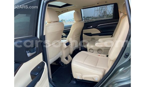 Buy Import Toyota Highlander Green Car in Import - Dubai in Maseru Buy Import Toyota Highlander Green Car in Import - Dubai in Maseru