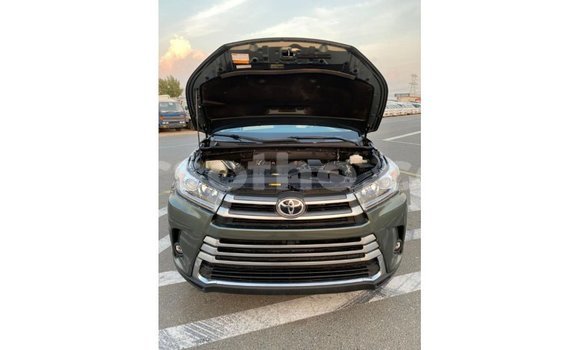 Buy Import Toyota Highlander Green Car in Import - Dubai in Maseru Buy Import Toyota Highlander Green Car in Import - Dubai in Maseru