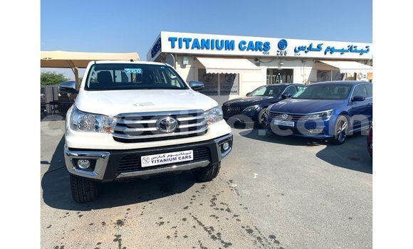 Sayi Imported Toyota Hilux White Mota in Import - Dubai a Maseru Sayi Imported Toyota Hilux White Mota in Import - Dubai a Maseru