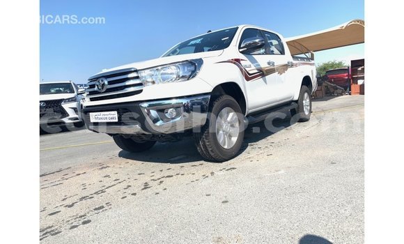 Sayi Imported Toyota Hilux White Mota in Import - Dubai a Maseru Sayi Imported Toyota Hilux White Mota in Import - Dubai a Maseru