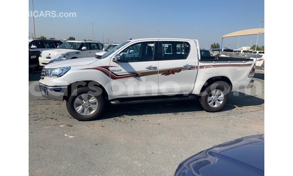 Sayi Imported Toyota Hilux White Mota in Import - Dubai a Maseru Sayi Imported Toyota Hilux White Mota in Import - Dubai a Maseru