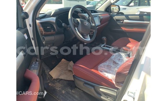 Sayi Imported Toyota Hilux White Mota in Import - Dubai a Maseru Sayi Imported Toyota Hilux White Mota in Import - Dubai a Maseru