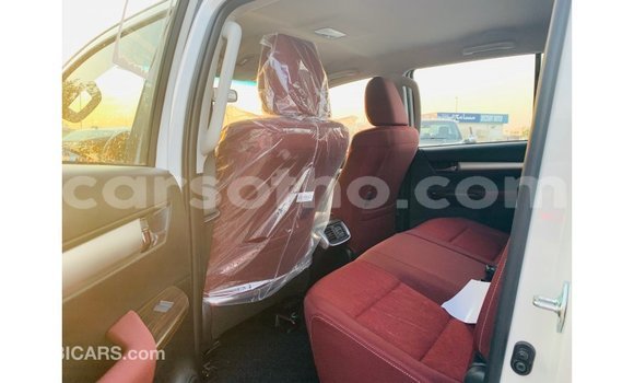 Sayi Imported Toyota Hilux White Mota in Import - Dubai a Maseru Sayi Imported Toyota Hilux White Mota in Import - Dubai a Maseru