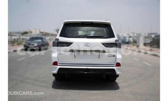 اشتري Imported Lexus LX White سيارة في Import - Dubai في Maseru اشتري Imported Lexus LX White سيارة في Import - Dubai في Maseru