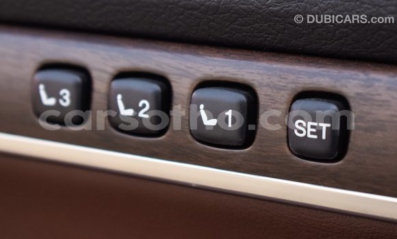 Sayi Imported Toyota Land Cruiser White Mota in Import - Dubai a Maseru Sayi Imported Toyota Land Cruiser White Mota in Import - Dubai a Maseru