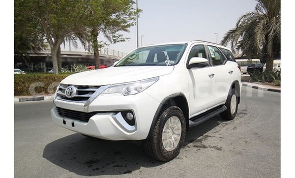 اشتري Imported Toyota Fortuner White سيارة في Import - Dubai في Maseru اشتري Imported Toyota Fortuner White سيارة في Import - Dubai في Maseru