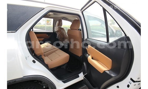 اشتري Imported Toyota Fortuner White سيارة في Import - Dubai في Maseru اشتري Imported Toyota Fortuner White سيارة في Import - Dubai في Maseru