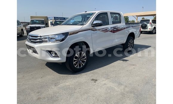 Sayi Imported Toyota Hilux White Mota in Import - Dubai a Maseru Sayi Imported Toyota Hilux White Mota in Import - Dubai a Maseru