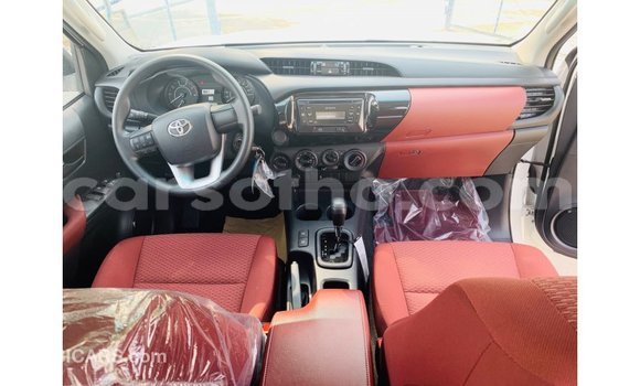 Sayi Imported Toyota Hilux White Mota in Import - Dubai a Maseru Sayi Imported Toyota Hilux White Mota in Import - Dubai a Maseru