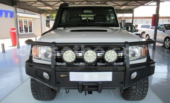 Acheter Occasion Voiture Toyota Land Cruiser Blanc à Maseru, Maseru Acheter Occasion Voiture Toyota Land Cruiser Blanc à Maseru, Maseru