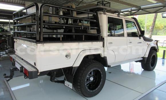 Acheter Occasion Voiture Toyota Land Cruiser Blanc à Maseru, Maseru Acheter Occasion Voiture Toyota Land Cruiser Blanc à Maseru, Maseru