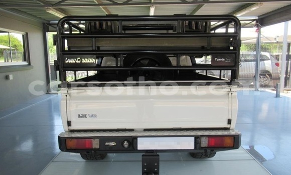 Acheter Occasion Voiture Toyota Land Cruiser Blanc à Maseru, Maseru Acheter Occasion Voiture Toyota Land Cruiser Blanc à Maseru, Maseru