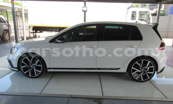 Sayi Na hannu Volkswagen Golf GTI White Mota in Maseru a Maseru Sayi Na hannu Volkswagen Golf GTI White Mota in Maseru a Maseru