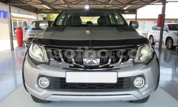 Sayi Na hannu Mitsubishi Triton Silver Mota in Maseru a Maseru Sayi Na hannu Mitsubishi Triton Silver Mota in Maseru a Maseru