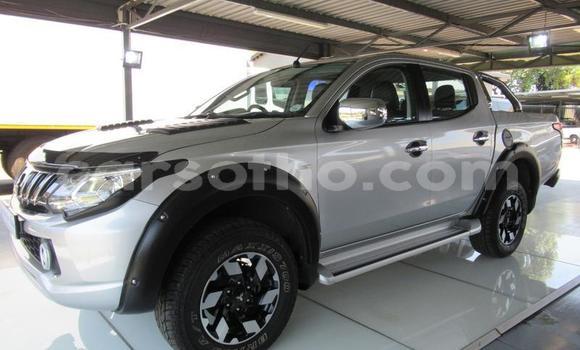 Sayi Na hannu Mitsubishi Triton Silver Mota in Maseru a Maseru Sayi Na hannu Mitsubishi Triton Silver Mota in Maseru a Maseru