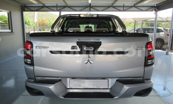 Sayi Na hannu Mitsubishi Triton Silver Mota in Maseru a Maseru Sayi Na hannu Mitsubishi Triton Silver Mota in Maseru a Maseru