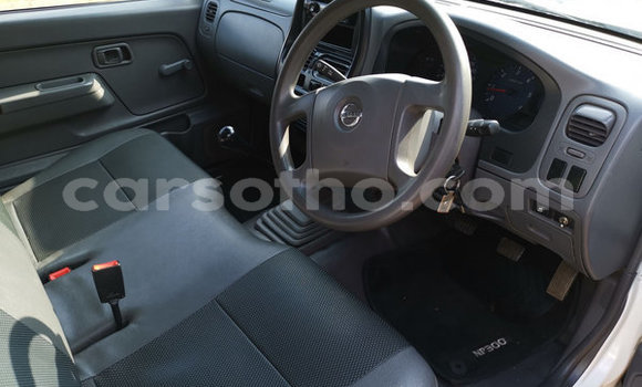 Acheter Occasion Voiture Nissan NP 300 Blanc à Maputsoe, Leribe Acheter Occasion Voiture Nissan NP 300 Blanc à Maputsoe, Leribe