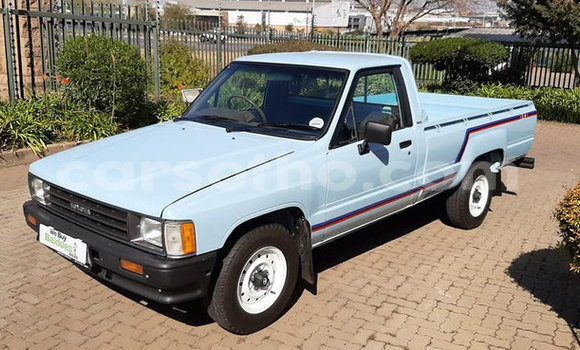 Buy Used Toyota Hilux Blue Car in Maputsoe in Leribe Buy Used Toyota Hilux Blue Car in Maputsoe in Leribe