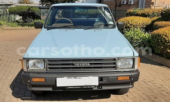 Buy Used Toyota Hilux Blue Car in Maputsoe in Leribe Buy Used Toyota Hilux Blue Car in Maputsoe in Leribe