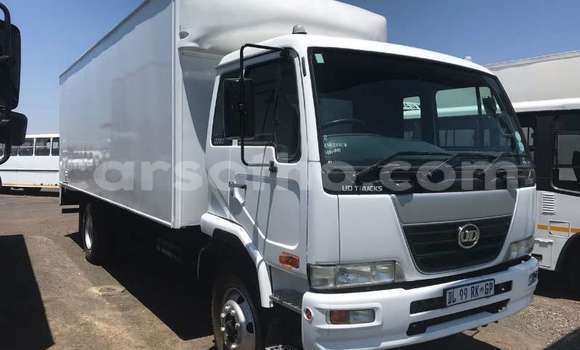 Buy Used Nissan Cedric White Car in Maseru in Maseru Buy Used Nissan Cedric White Car in Maseru in Maseru