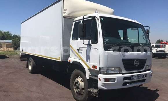 Buy Used Nissan Cedric White Car in Maseru in Maseru Buy Used Nissan Cedric White Car in Maseru in Maseru