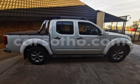 Buy Used Nissan Navara White Car in Maputsoe in Leribe Buy Used Nissan Navara White Car in Maputsoe in Leribe