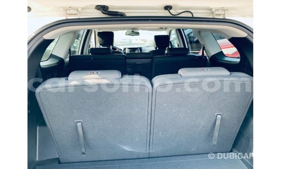 Sayi Imported Hyundai Santa Fe White Mota in Import - Dubai a Maseru Sayi Imported Hyundai Santa Fe White Mota in Import - Dubai a Maseru