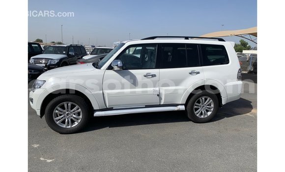 Sayi Imported Mitsubishi Pajero White Mota in Import - Dubai a Maseru Sayi Imported Mitsubishi Pajero White Mota in Import - Dubai a Maseru