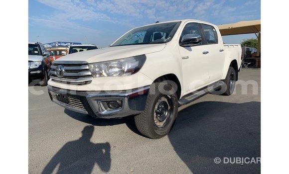 Sayi Imported Toyota Hilux White Mota in Import - Dubai a Maseru Sayi Imported Toyota Hilux White Mota in Import - Dubai a Maseru