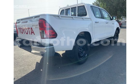 Sayi Imported Toyota Hilux White Mota in Import - Dubai a Maseru Sayi Imported Toyota Hilux White Mota in Import - Dubai a Maseru