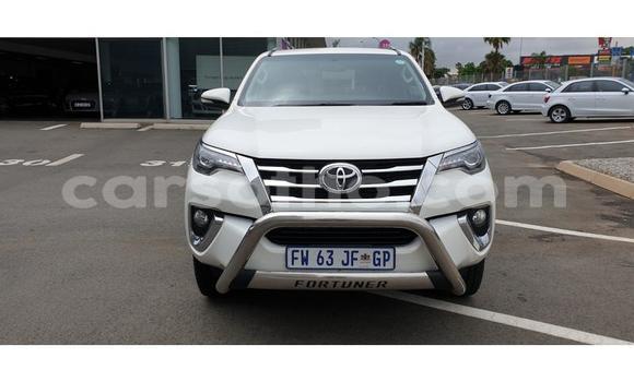Buy Used Toyota Fortuner White Car in Roma in Maseru Buy Used Toyota Fortuner White Car in Roma in Maseru