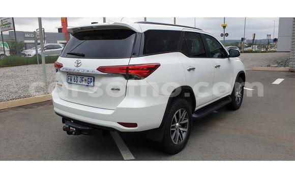 Buy Used Toyota Fortuner White Car in Roma in Maseru Buy Used Toyota Fortuner White Car in Roma in Maseru