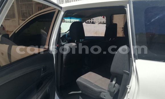 Buy Used Toyota Avanza Green Car in Maputsoe in Leribe Buy Used Toyota Avanza Green Car in Maputsoe in Leribe