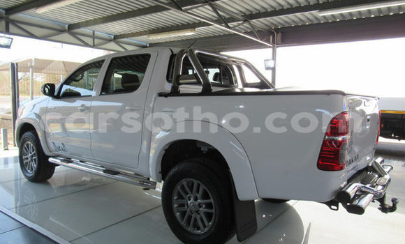 Buy Used Toyota Hilux White Car in Maseru in Maseru Buy Used Toyota Hilux White Car in Maseru in Maseru