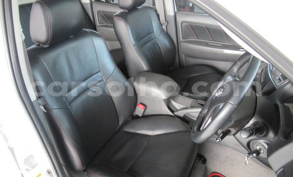 Buy Used Toyota Hilux White Car in Maseru in Maseru Buy Used Toyota Hilux White Car in Maseru in Maseru