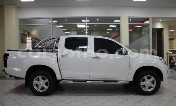 Sayi Na hannu Isuzu KB White Mota in Maseru a Maseru Sayi Na hannu Isuzu KB White Mota in Maseru a Maseru