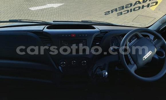 Sayi Na hannu IVECO Massif White Mota in Butha–Buthe a Thaba-Tseka Sayi Na hannu IVECO Massif White Mota in Butha–Buthe a Thaba-Tseka