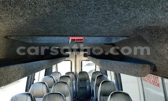 Sayi Na hannu IVECO Massif White Mota in Butha–Buthe a Thaba-Tseka Sayi Na hannu IVECO Massif White Mota in Butha–Buthe a Thaba-Tseka