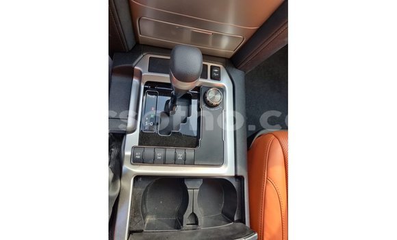 Sayi Imported Toyota Land Cruiser White Mota in Import - Dubai a Maseru Sayi Imported Toyota Land Cruiser White Mota in Import - Dubai a Maseru