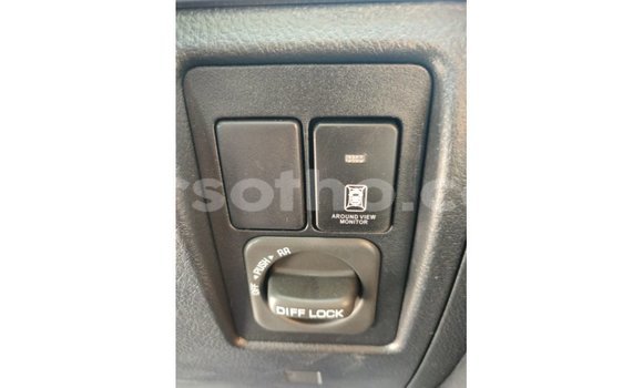 Sayi Imported Toyota Land Cruiser White Mota in Import - Dubai a Maseru Sayi Imported Toyota Land Cruiser White Mota in Import - Dubai a Maseru