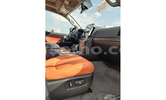Sayi Imported Toyota Land Cruiser White Mota in Import - Dubai a Maseru Sayi Imported Toyota Land Cruiser White Mota in Import - Dubai a Maseru