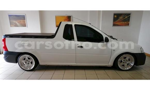Acheter Occasion Voiture Nissan NP 300 Blanc à Roma, Maseru Acheter Occasion Voiture Nissan NP 300 Blanc à Roma, Maseru