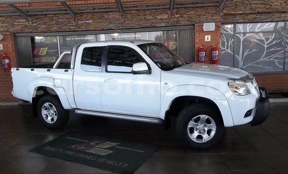 Sayi Na hannu Mazda BT-50 White Mota in Maputsoa a Leribe Sayi Na hannu Mazda BT-50 White Mota in Maputsoa a Leribe
