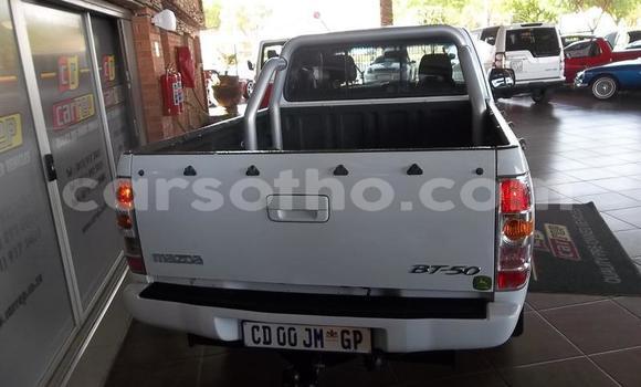 Sayi Na hannu Mazda BT-50 White Mota in Maputsoa a Leribe Sayi Na hannu Mazda BT-50 White Mota in Maputsoa a Leribe