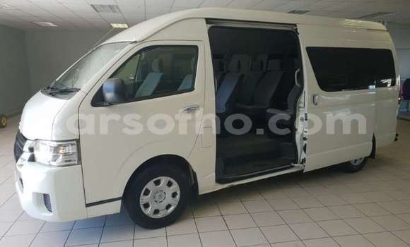Buy Used Toyota Hiace White Car in Maseru in Maseru Buy Used Toyota Hiace White Car in Maseru in Maseru