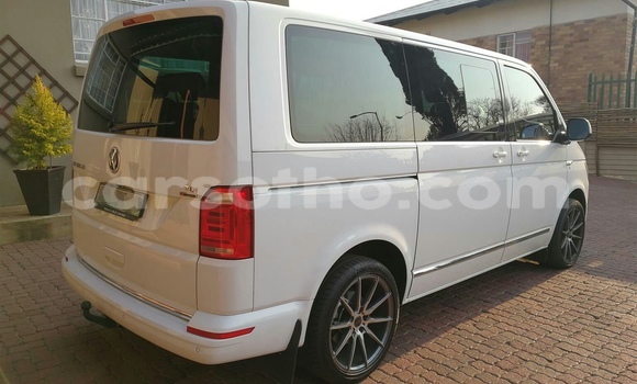 Sayi Na hannu Volkswagen Caravelle White Mota in Mohale's Hoek a Mohale's Hoek Sayi Na hannu Volkswagen Caravelle White Mota in Mohale's Hoek a Mohale's Hoek