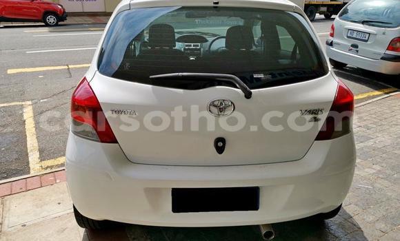 اشتري مستعمل Toyota Yaris White سيارة في Hlotse في Leribe اشتري مستعمل Toyota Yaris White سيارة في Hlotse في Leribe